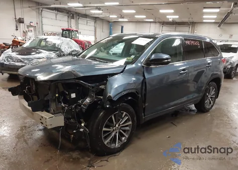 2018 Toyota Highlander Xle z USA, uszkodzony, nr VIN 5TDJZRFH7JS891012